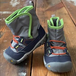 Keen Water Resistant Snow Boots Size 4 (Toddler)